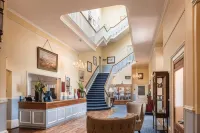 The Queens Hotel