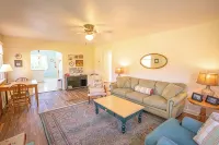 Orchard Cottage, Charming Vintage Cottage - 2-Star
