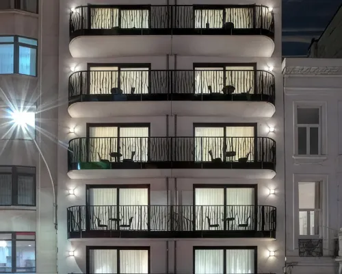 Q-Stay Antwerp Hotels near Metro Opera
