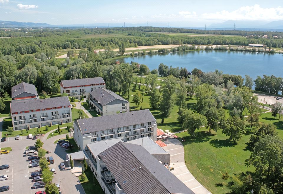 Hôtel Best of Both - Divonne-les-Bains - Housity
