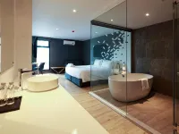 KOO HOTEL Hotels near Wat Cholapratan