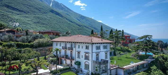 Bellevue San Lorenzo (Adults Only) Hotele w: Malcesine
