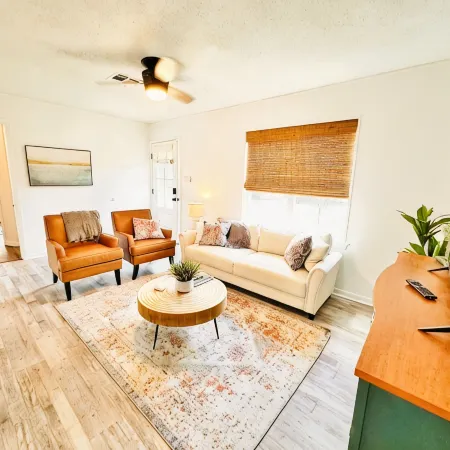 Charming 2-bedroom house in Ardmore with AC, WiFi. Enjoy your stay