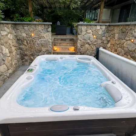 Modern 4BR Escape • w/ Jeep Wrangler • Near Town • Patio, Fire Pit & Hot Tub
