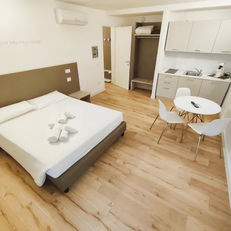 City Gallery Apartments Отели рядом с достопримечательностью «Стадион им. Нерео Рокко»