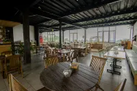 Sandalwood Boutique Hotel Lembang - breakfast