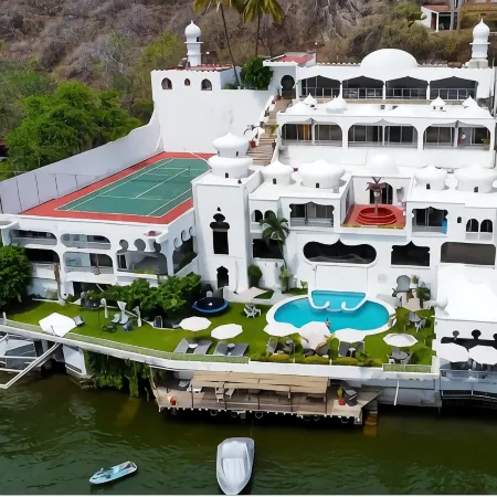 Marina Palace Tequesquitengo