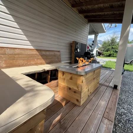 Bright Two Bedroom Suite with Private Entrance and Deck Near Downtown Golden