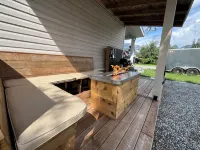 Bright Two Bedroom Suite with Private Entrance and Deck Near Downtown Golden