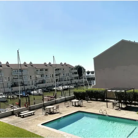 Lovely 2 Bedroom condo with marina view and pool