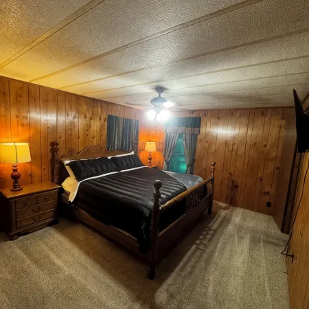 Quiet cabin in the woods w/ access to pools, river, & lakes in gated community!!