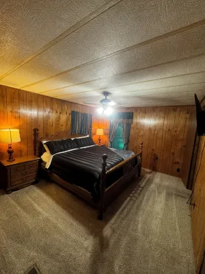 Quiet cabin in the woods w/ access to pools, river, & lakes in gated community!!