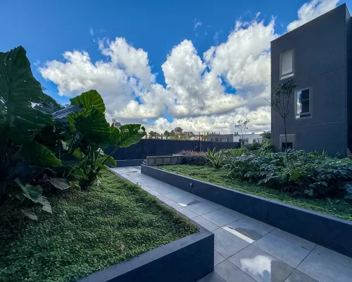 Stylish 1BR Apt in Ivanhoe with Free Parking Hotels in Ivanhoe