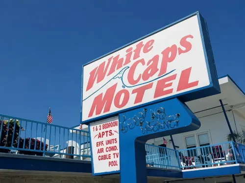 White Caps Motel - Beach