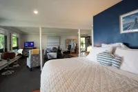 Plymouth private ocean front oversized suite on the bluff of Cape Cod Bay - 방갈로