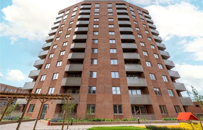 Modern 2-Bed Apartment Near Heathrow w/Parking