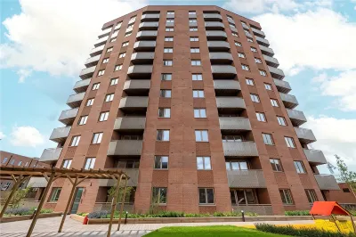 Modern 2-Bed Apartment Near Heathrow w/Parking Hotels in 