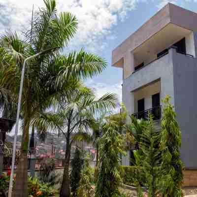 The Grand Nest Mansion - 3BR + Office, Lakeview Hotel Exterior