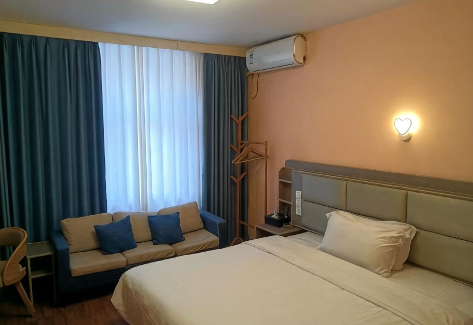Paris Lidu Inn Hotel - Housity