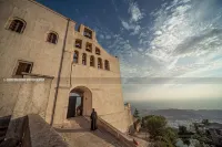 Maison des Lys - Luxury Suites Hotels in Akrotiri
