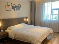 Yiju Yun Hotel (Gaoyou World Trade Plaza South Gate Street Store)