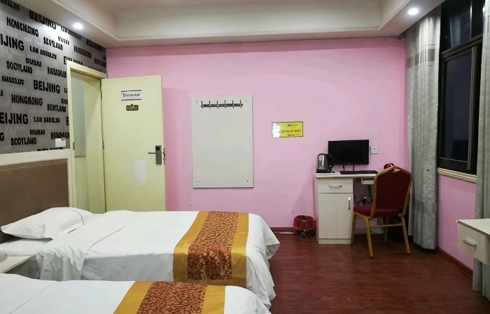 Qidong Baolian Fashion Inn
