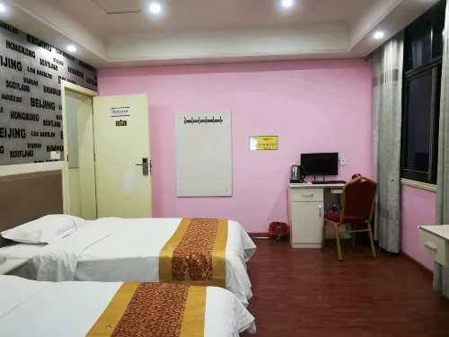 Qidong Baolian Fashion Inn - parking