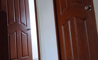 8 ZHENSEN INN