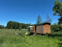Beautiful Circus Wagon in a Secluded Location Hotels in Rosche