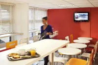 Kyriad ECO - Suresnes - La Défense - breakfast