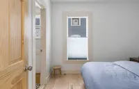 Beautiful+Modern Flat: downtown, parking, laundry -  Ferienwohnungen