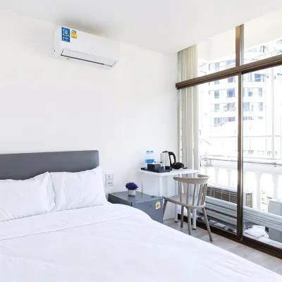 Rest Inn Silom Bangkok Các khách sạn gần Ga MRT Sam Yan