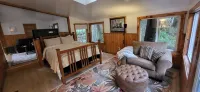 Newly remodeled off grid river cabin with full services including WiFi - Alphydda