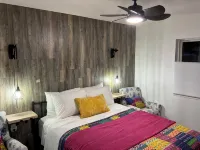 Huge 6-Bedroom House in Charming Lead w/ Plenty of Trailer Parking, - Homestays