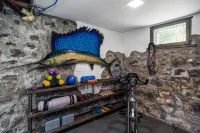 Updated South Hill Craftsman Sleeps 12!