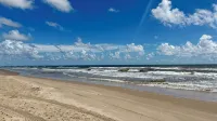 "The Lazy Coconut," a family and pet-friendly home in beach walking distance. - 4-Star