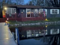 Right On The Water - Homestays
