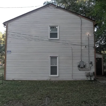 NEWLY REMODELED 2 BEDROOM DUPLEX