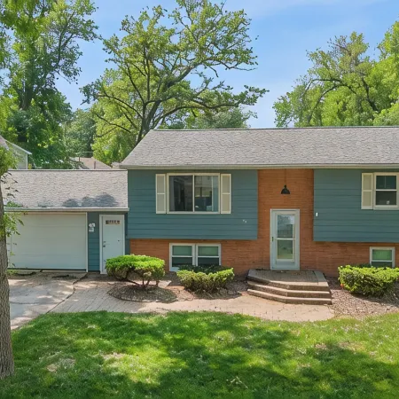 4-bedroom house in brilliant Clear Lake with AC, WiFi. Enjoy your stay