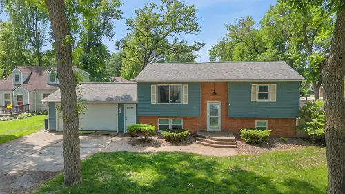 4-bedroom house in brilliant Clear Lake with AC, WiFi. Enjoy your stay
