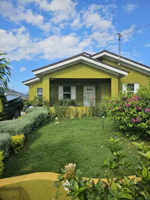 Stonebrook Villa Chateau  Trelawney Jamaica 3 bedrooms 3 bathrooms. Hotels in 