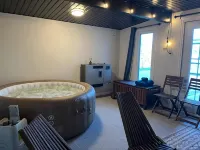 Waterfront Oasis: Luxury Retreat Between Ottawa and Montreal - Villas