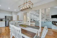 Backyard lake oasis, close to Tybee & Downtown, Low Country Lake Retreat - Homestays