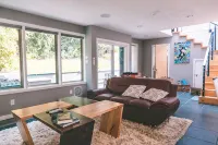 The Cube – A One-of-a-Kind Modernist Country Retreat - Villas