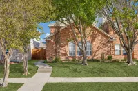 Charming 3-bedroom townhome with WiFi,AC in fabulous Frisco. Home away from home