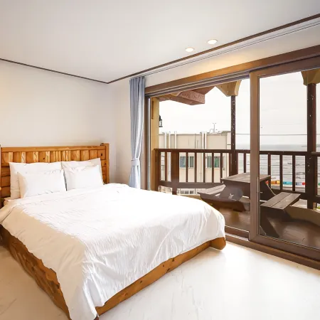 New beachscape pension jeju Отели рядом с достопримечательностью «Кольватмэул Пансатоп»