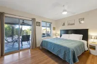 Lakefront Resort Villa - Heated Infinity Pool & 8-Seat Spa - Kayaks - 4BR