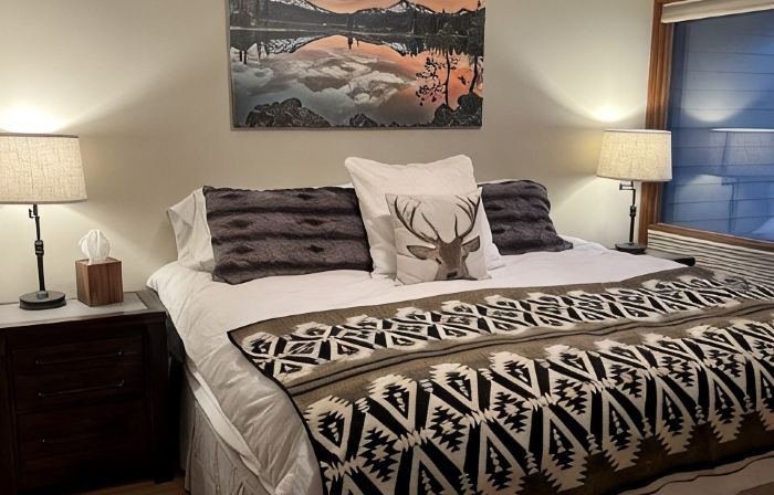 Recently Remodeled Golf Course Condo w/ A/C, SHARC Passes, Bikes & Pet Friendly