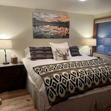 Recently Remodeled Golf Course Condo w/ A/C, SHARC Passes, Bikes & Pet Friendly