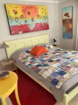 Cozy ,artistic cottage in a garden setting close to the beach and hiking trails.